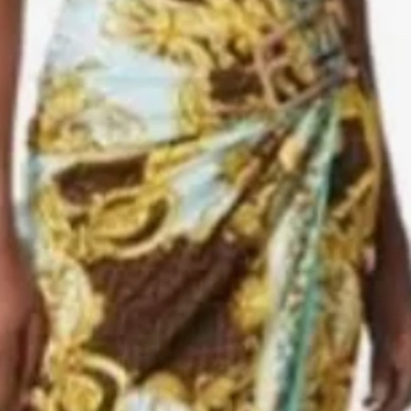 FENDACE GOWN - Picture 8 of 16